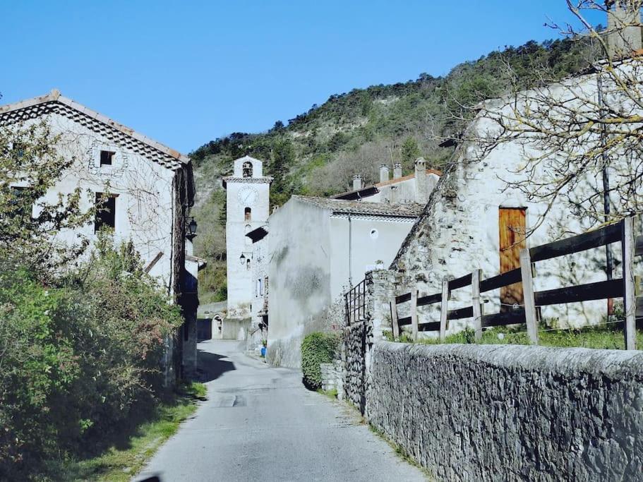 Gite Le Chaudron 1 A 7Pers Avec Piscine Villa Montclar-sur-Gervanne ภายนอก รูปภาพ